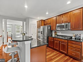 904 W Glebe Road, Alexandria VA 22305