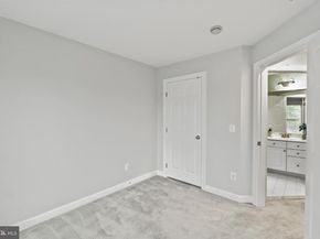 904 W Glebe Road, Alexandria VA 22305