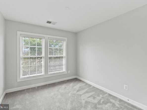 904 W Glebe Road, Alexandria VA 22305