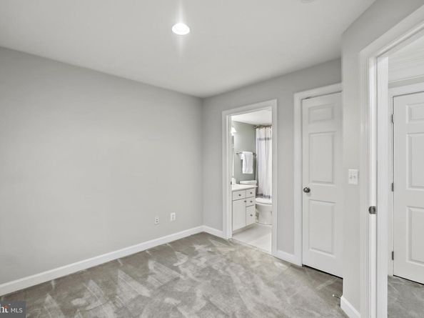 904 W Glebe Road, Alexandria VA 22305