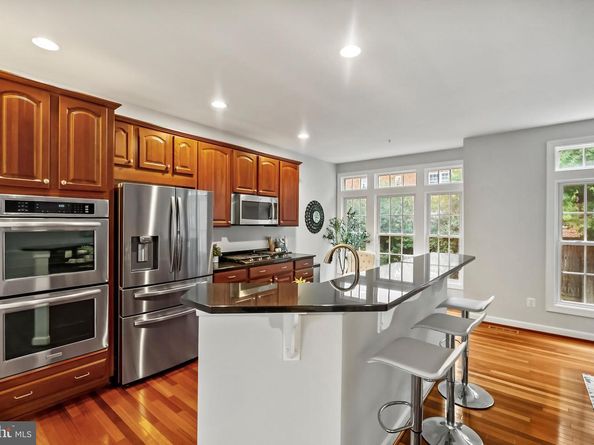 904 W Glebe Road, Alexandria VA 22305