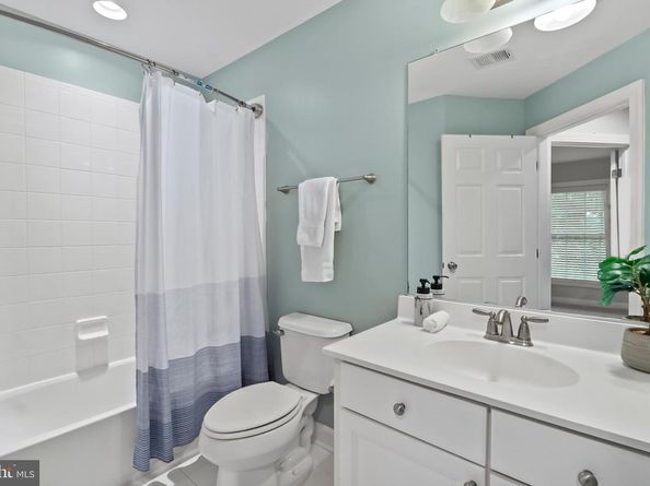 904 W Glebe Road, Alexandria VA 22305