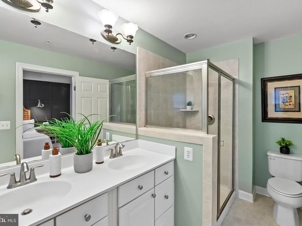 904 W Glebe Road, Alexandria VA 22305
