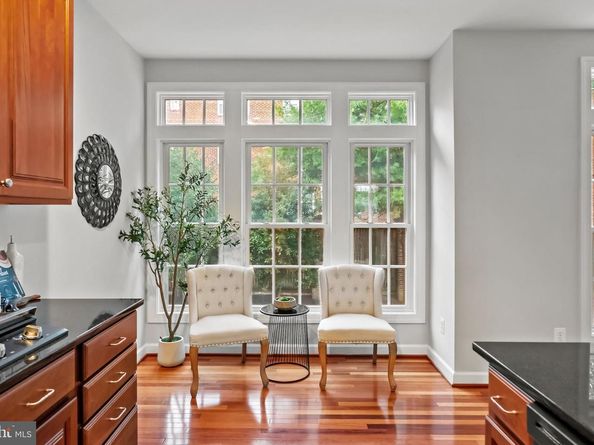904 W Glebe Road, Alexandria VA 22305