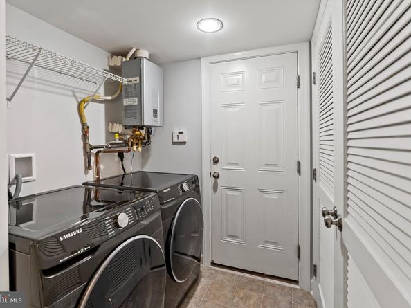 904 W Glebe Road, Alexandria VA 22305