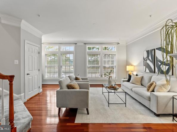 904 W Glebe Road, Alexandria VA 22305