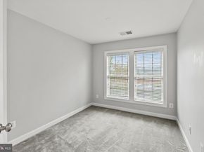 904 W Glebe Road, Alexandria VA 22305