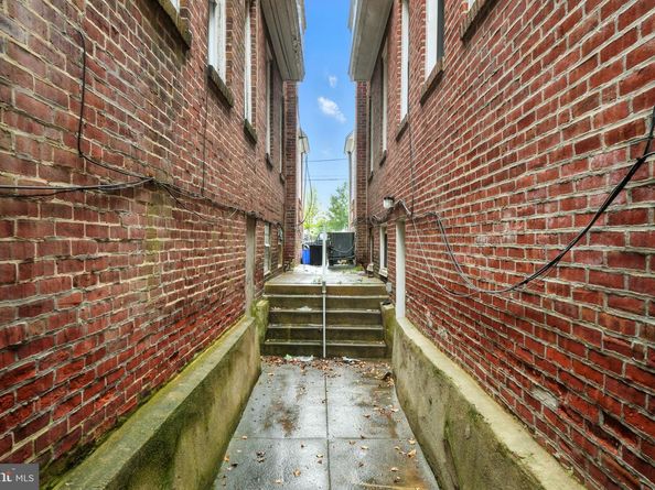 4079 Ford Road, Philadelphia PA 19131