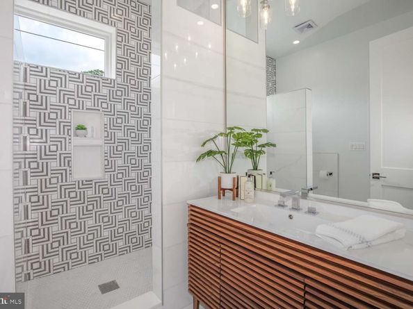 1528 Oates Street NE 1, Washington DC 20002