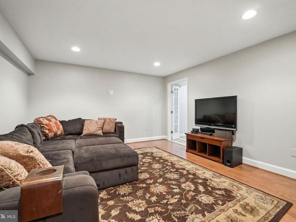 201 Prescott Circle SE, Vienna VA 22180