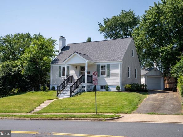 2108 Dinwiddie Street S, Arlington VA 22206