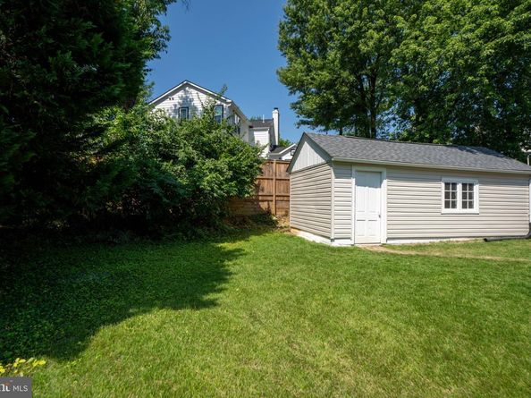 2108 Dinwiddie Street S, Arlington VA 22206