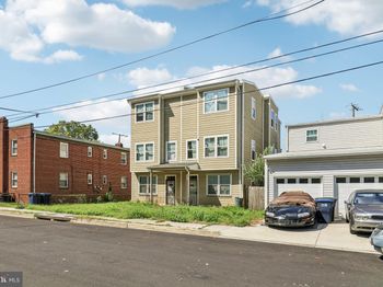 1058 44TH Street NE