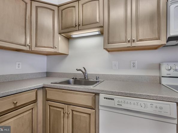 1805 Crystal Drive 318S, Arlington VA 22202