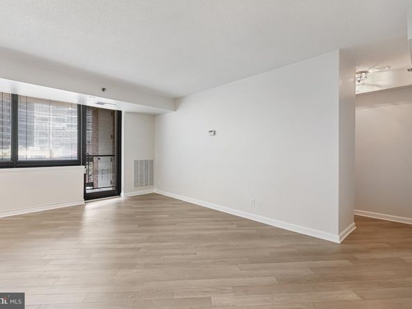 1805 Crystal Drive 318S, Arlington VA 22202