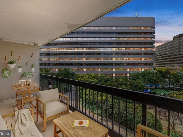 1805 Crystal Drive 318S, Arlington VA 22202