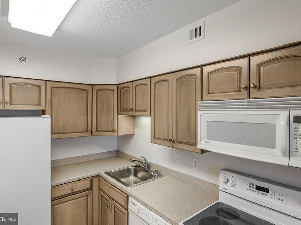 1805 Crystal Drive 318S, Arlington VA 22202