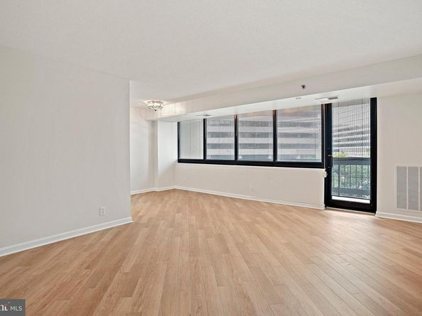 1805 Crystal Drive 318S, Arlington VA 22202