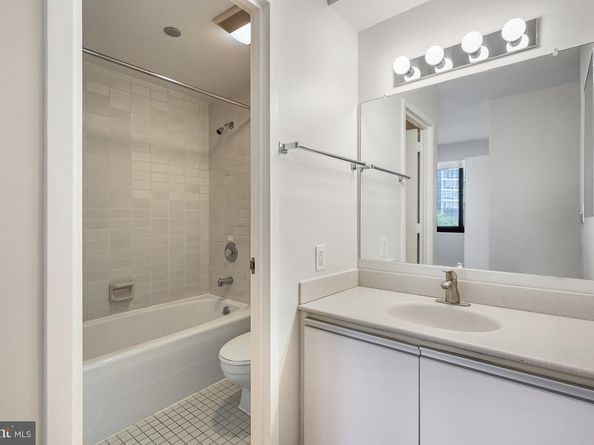 1805 Crystal Drive 318S, Arlington VA 22202