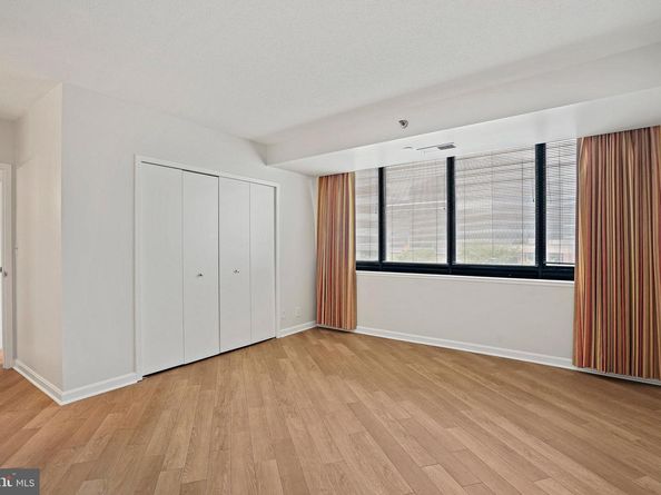 1805 Crystal Drive 318S, Arlington VA 22202