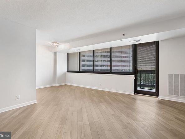 1805 Crystal Drive 318S, Arlington VA 22202