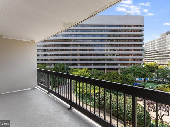 1805 Crystal Drive 318S, Arlington VA 22202
