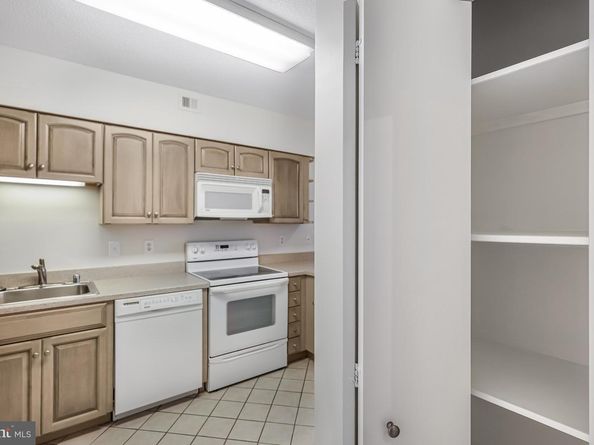 1805 Crystal Drive 318S, Arlington VA 22202