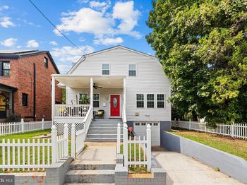 3327 5TH Street SE