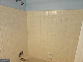 59102 Delaire Landing Road 102, Philadelphia PA 19114