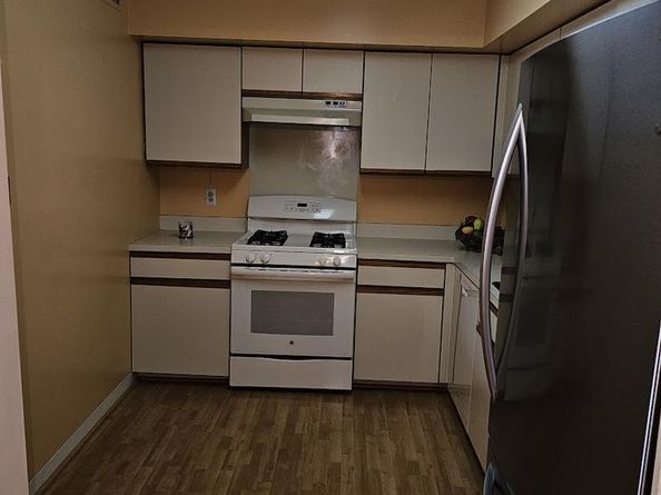 59102 Delaire Landing Road 102, Philadelphia PA 19114