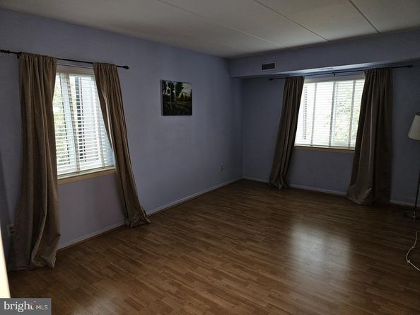 59102 Delaire Landing Road 102, Philadelphia PA 19114
