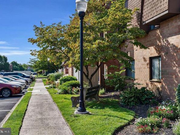 59102 Delaire Landing Road 102, Philadelphia PA 19114