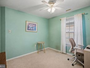 606 Julian Dr W, Warwick PA 18974