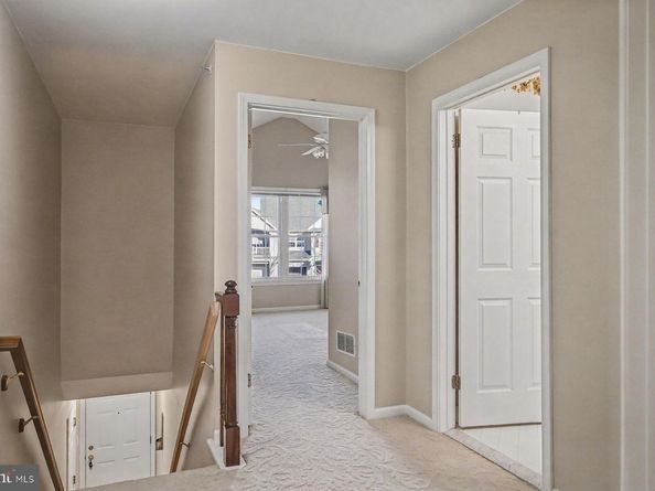 606 Julian Dr W, Warwick PA 18974