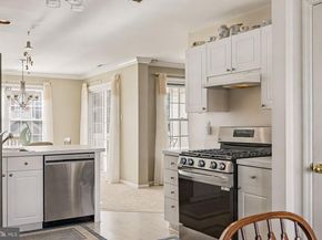 606 Julian Dr W, Warwick PA 18974