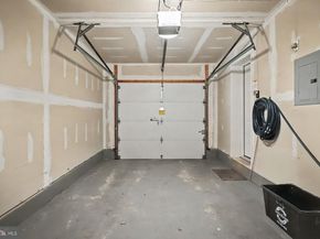 606 Julian Dr W, Warwick PA 18974