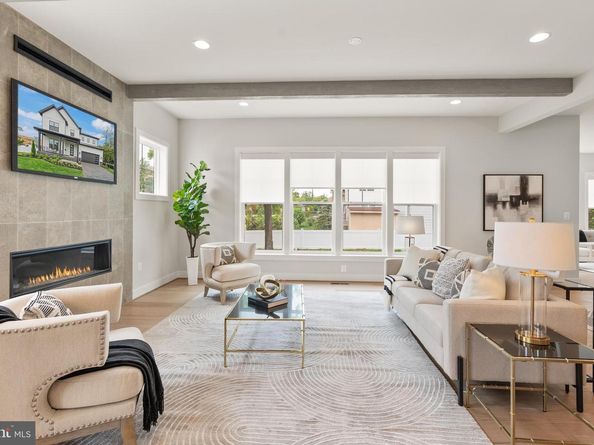 102 Moore Avenue SW, Vienna VA 22180