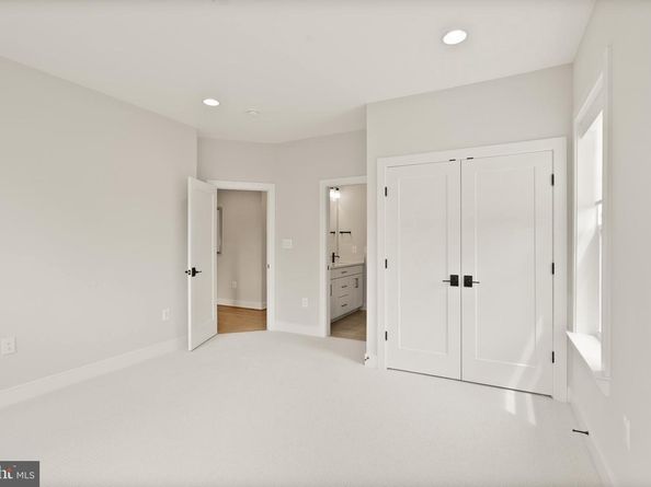 102 Moore Avenue SW, Vienna VA 22180