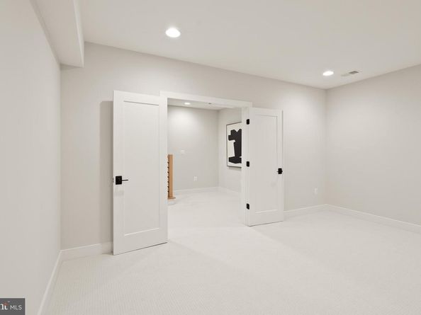 102 Moore Avenue SW, Vienna VA 22180