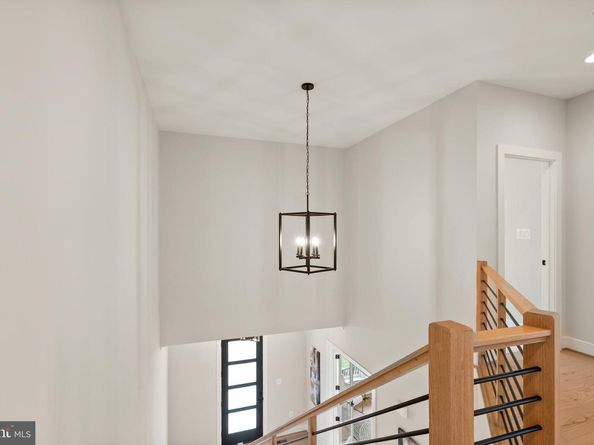 102 Moore Avenue SW, Vienna VA 22180