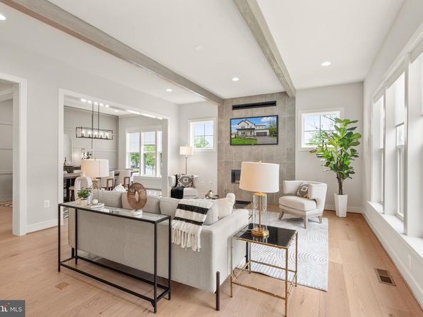 102 Moore Avenue SW, Vienna VA 22180