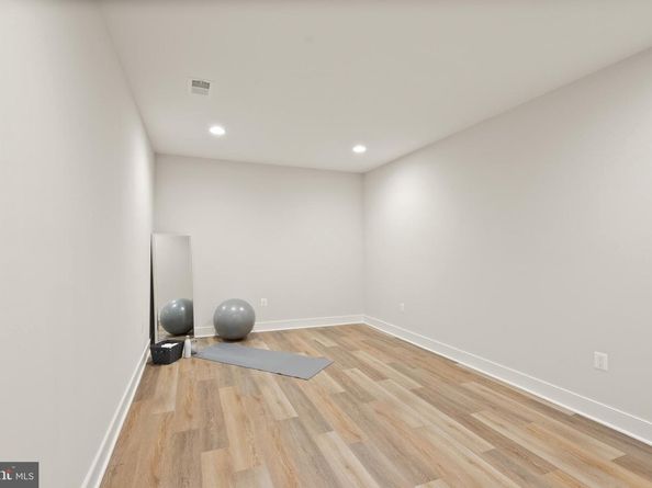 102 Moore Avenue SW, Vienna VA 22180