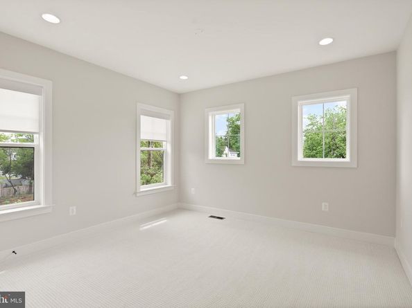 102 Moore Avenue SW, Vienna VA 22180