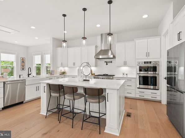 102 Moore Avenue SW, Vienna VA 22180