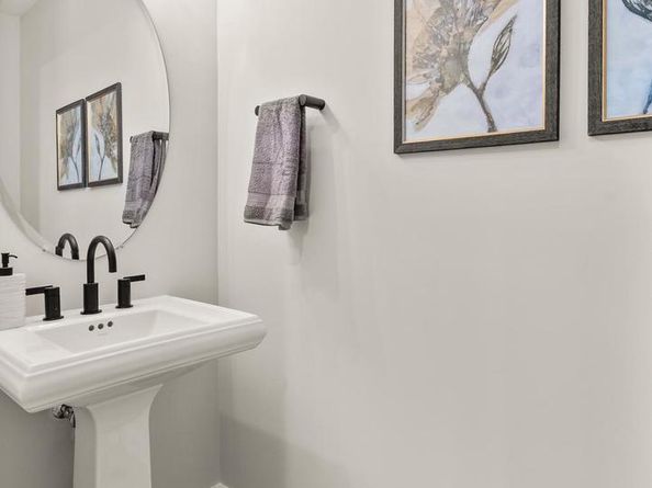 102 Moore Avenue SW, Vienna VA 22180