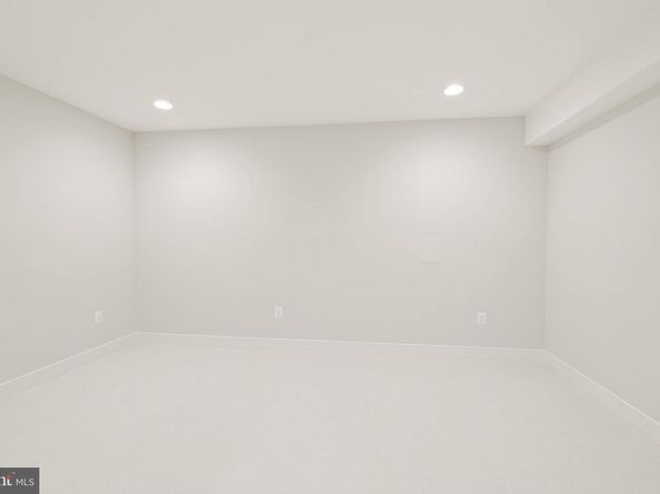 102 Moore Avenue SW, Vienna VA 22180