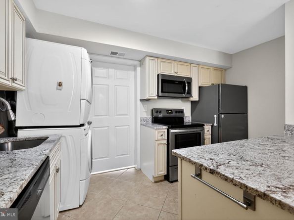 1043 Margate Court 1043A, Sterling VA 20164