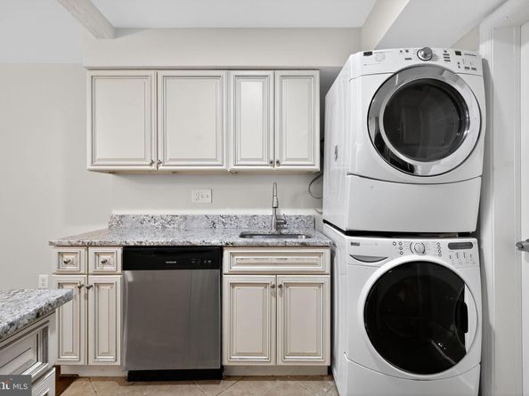 1043 Margate Court 1043A, Sterling VA 20164