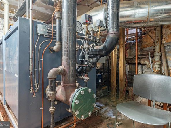 4725 Chester Avenue, Philadelphia PA 19143