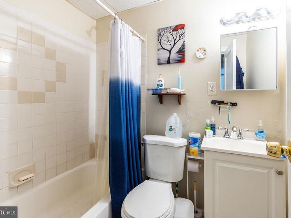 4725 Chester Avenue, Philadelphia PA 19143